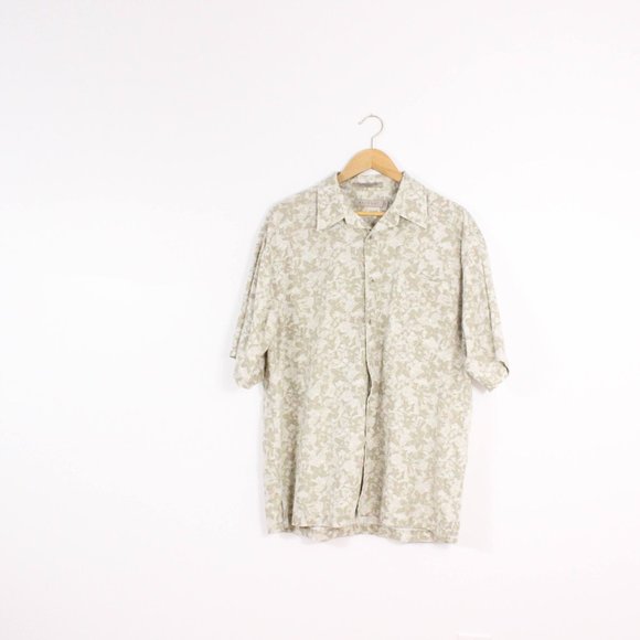 Retreat Short Sleeve Button Down Collared Shirt - Tropical Style - Picture 3 of 4